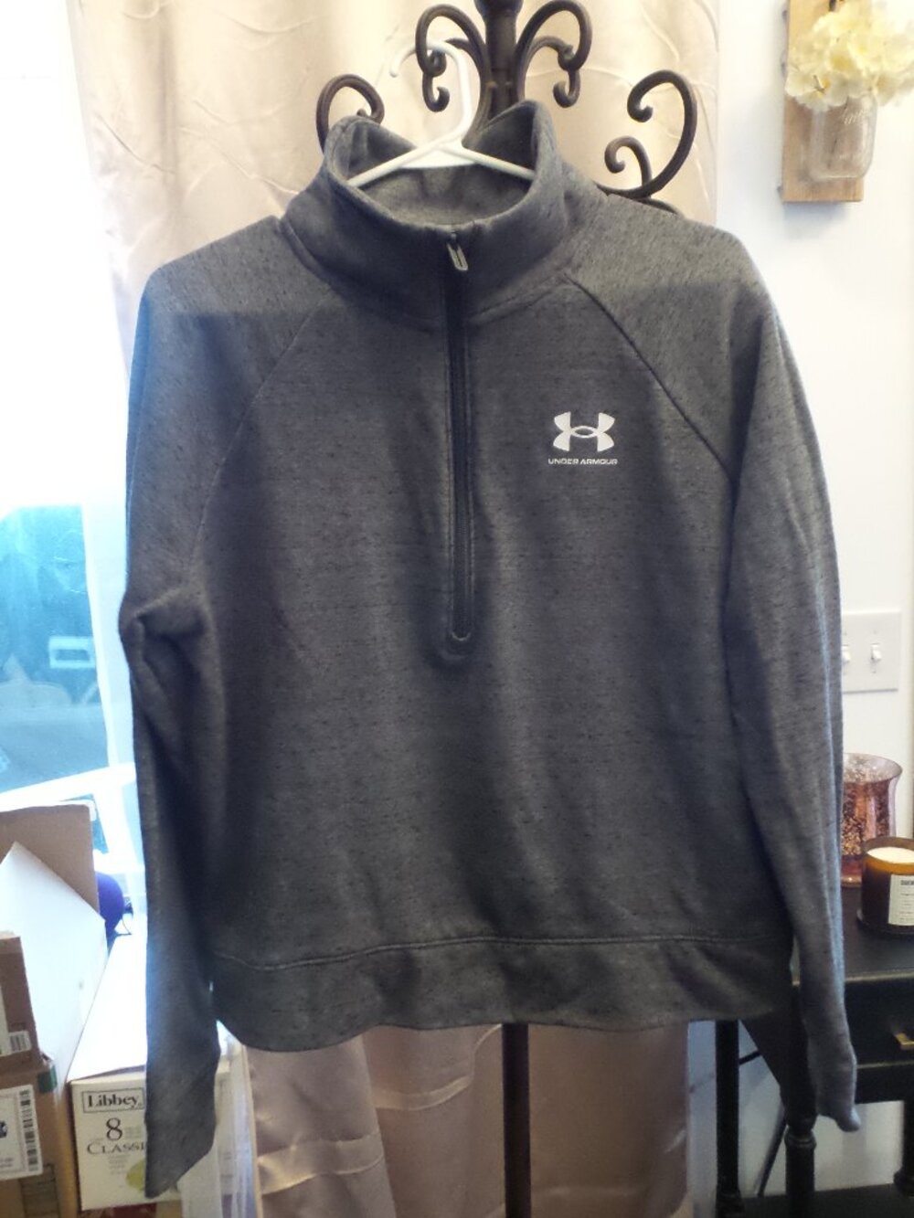 UNDER ARMOUR Women's Gray Half Zip Pullover Size Large Like NEW